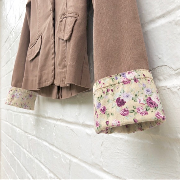 Hae Floral Contrast Cuffed Cotton Tawny Blazer - Picture 4 of 7